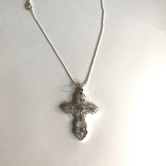 Jewelry - Cross pendant necklace